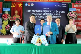 TAY DO UNIVERSITY ORGANIZES COMPREHENSIVE SIGNING CEREMONY WITH VIET CAPITAL BANK